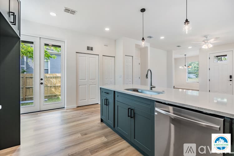 Tampa House: 2702 N Morgan St