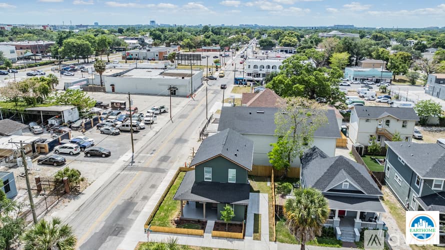 Tampa House: 2702 N Morgan St