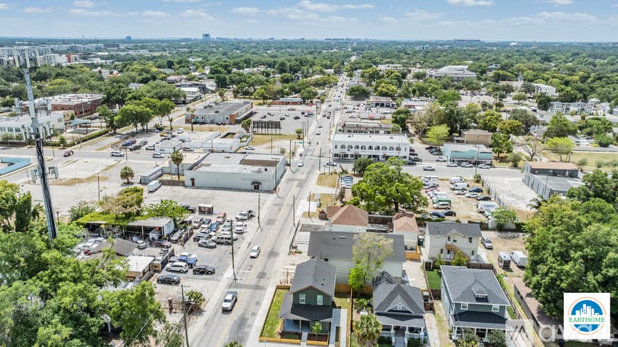 Tampa House: 2702 N Morgan St