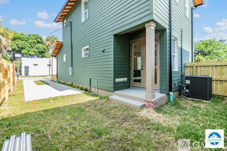 Tampa House: 2702 N Morgan St