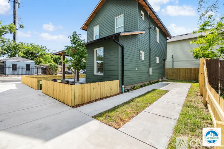 Tampa House: 2702 N Morgan St