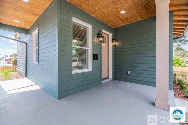 Tampa House: 2702 N Morgan St