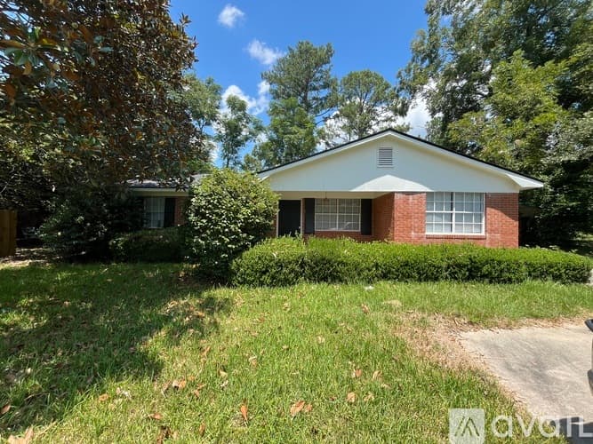 Statesboro House: 2293 Burkhalter Rd
