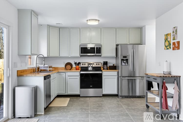 Simpsonville House: 108 Garfield Ln