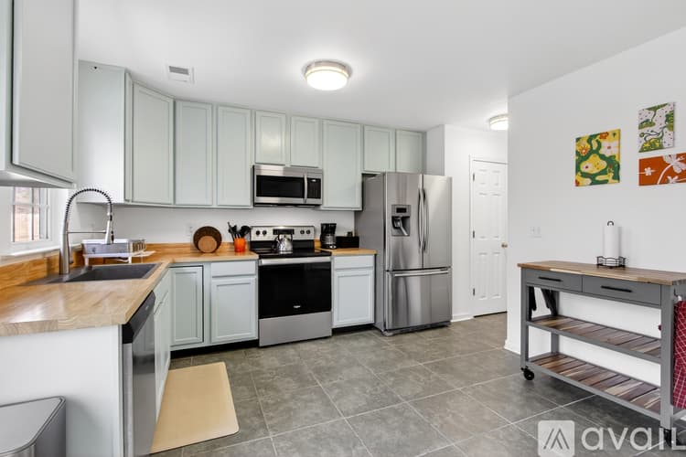 Simpsonville House: 108 Garfield Ln