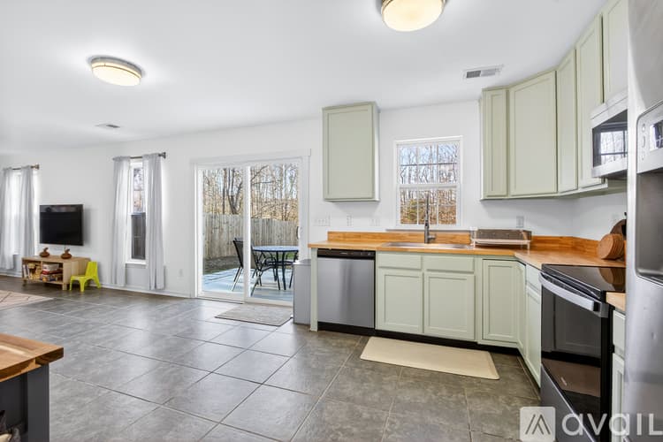 Simpsonville House: 108 Garfield Ln