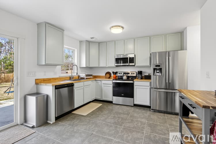 Simpsonville House: 108 Garfield Ln