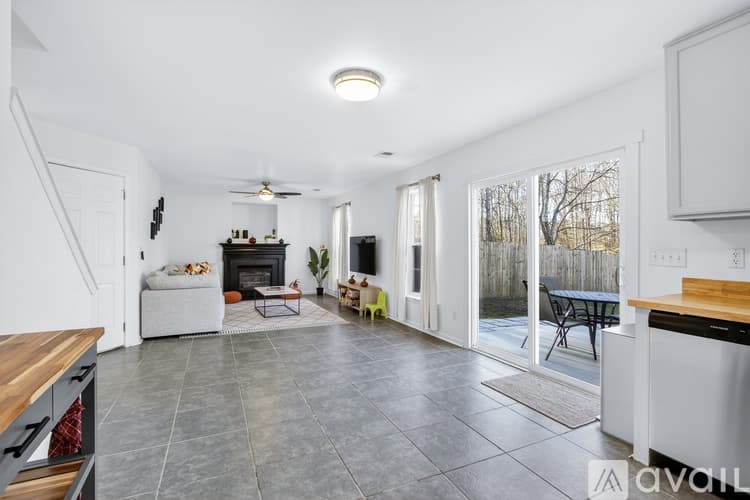 Simpsonville House: 108 Garfield Ln