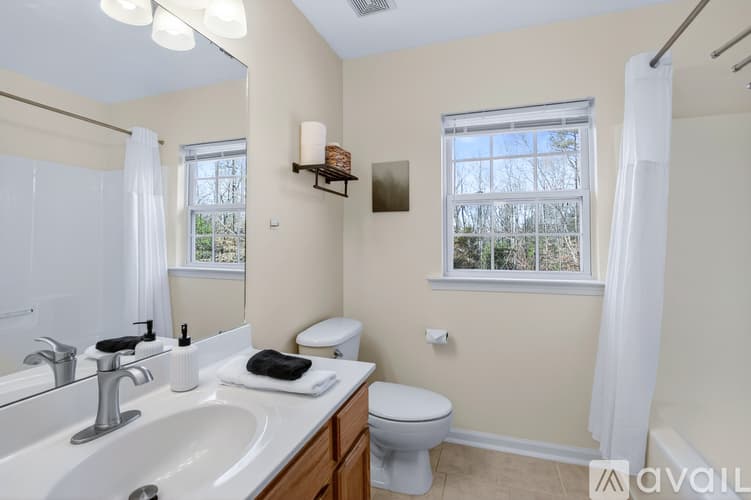 Simpsonville House: 108 Garfield Ln