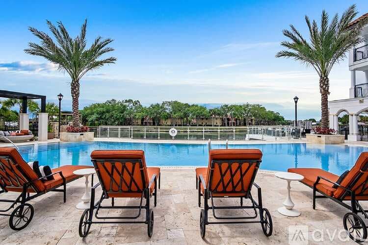 Tampa Townhome: 5704 Baywater Dr