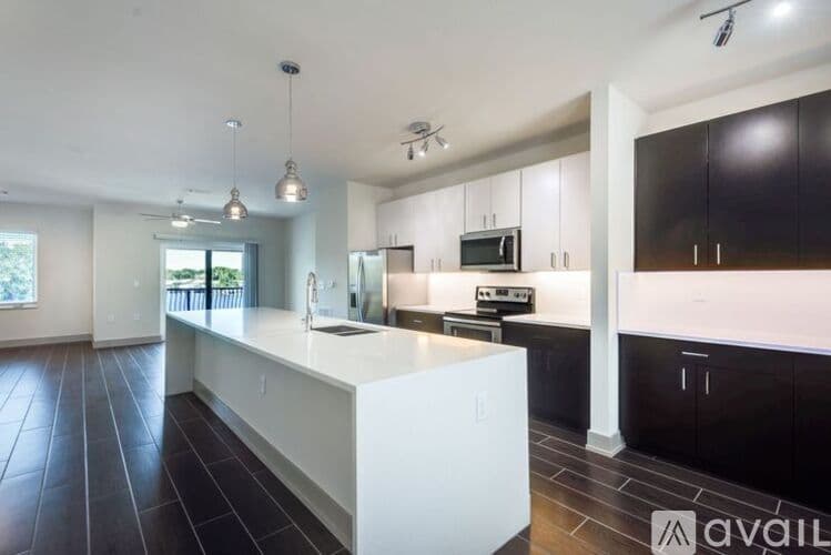 Tampa Townhome: 5704 Baywater Dr