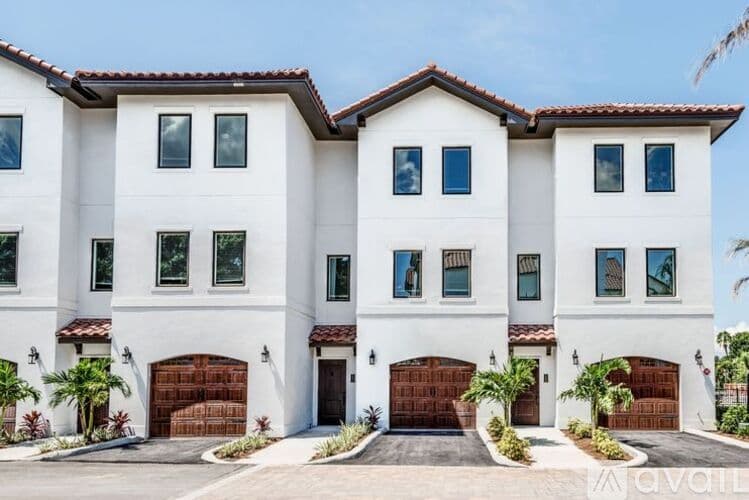 Tampa Townhome: 5704 Baywater Dr