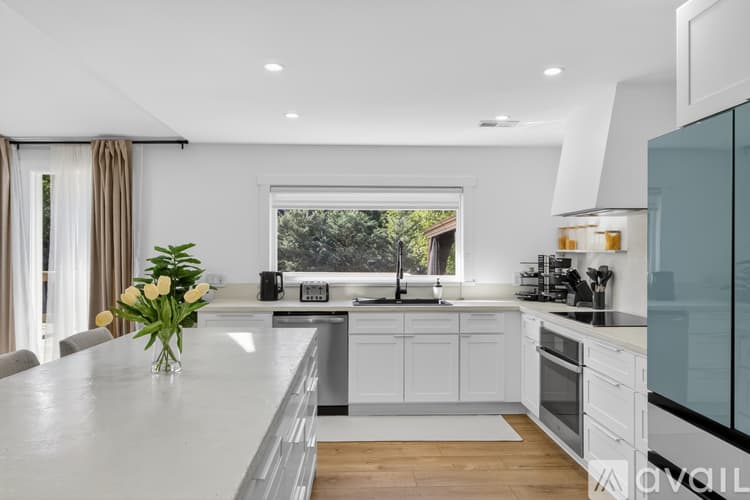 Spartanburg House: 107 Elderberry Dr