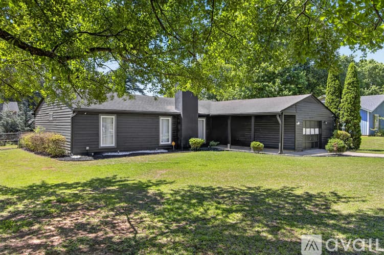 Spartanburg House: 107 Elderberry Dr