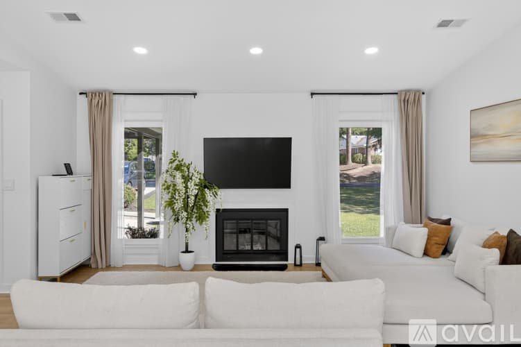 Spartanburg House: 107 Elderberry Dr