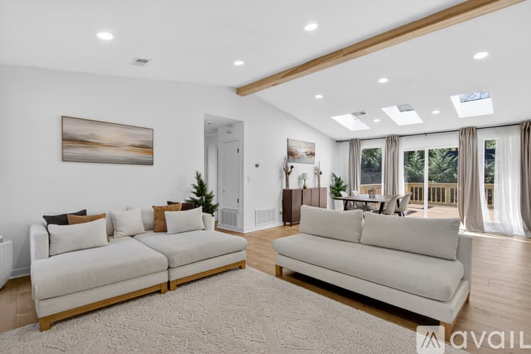 Spartanburg House: 107 Elderberry Dr