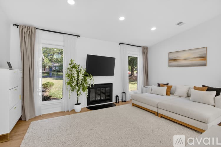 Spartanburg House: 107 Elderberry Dr