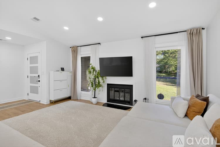 Spartanburg House: 107 Elderberry Dr