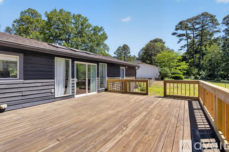 Spartanburg House: 107 Elderberry Dr