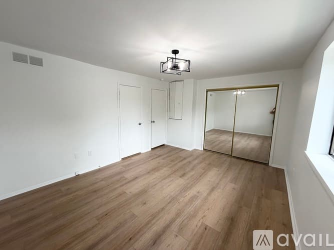 Columbia House: 7038 Knighthood Lane