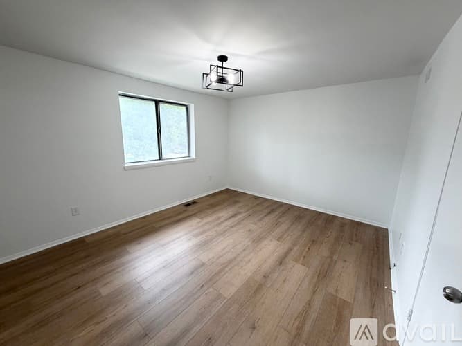Columbia House: 7038 Knighthood Lane