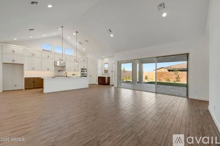Maricopa County House: 6823 N 190th Dr