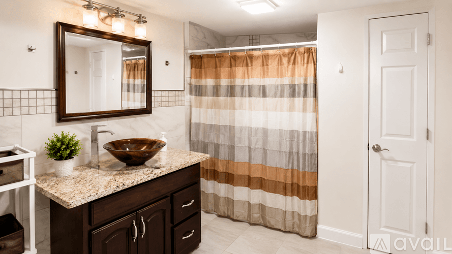 Chicago House: FURNISHED 8202 S Muskegon Av 2 Bd 1 Ba Basement