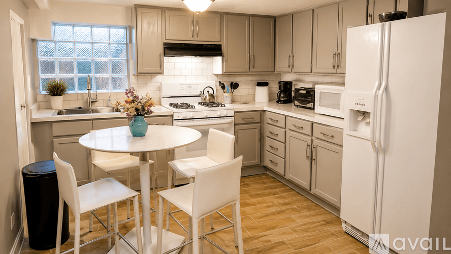 Chicago House: FURNISHED 8202 S Muskegon Av 2 Bd 1 Ba Basement
