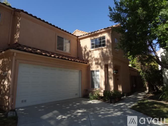Calabasas House: 4371 Oak Glen St