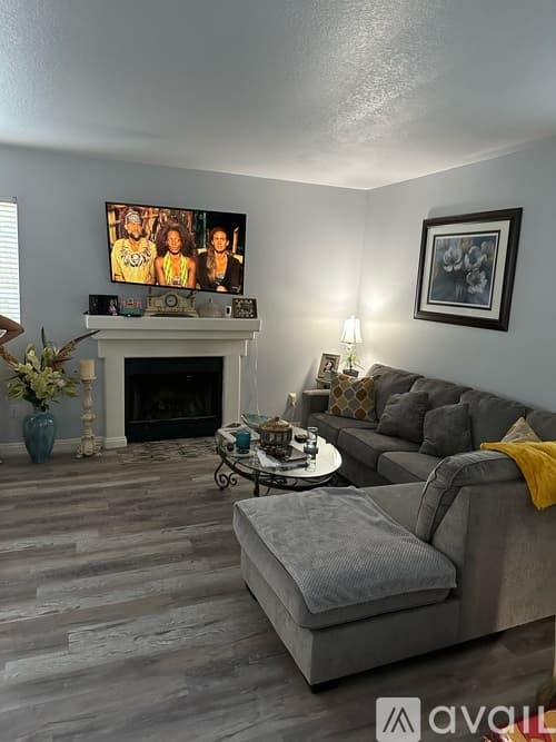 Calabasas House: 4371 Oak Glen St