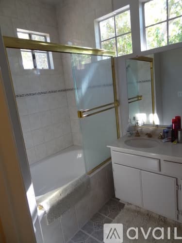 Calabasas House: 4371 Oak Glen St