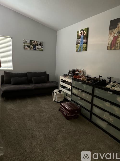 Calabasas House: 4371 Oak Glen St