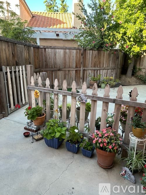 Calabasas House: 4371 Oak Glen St