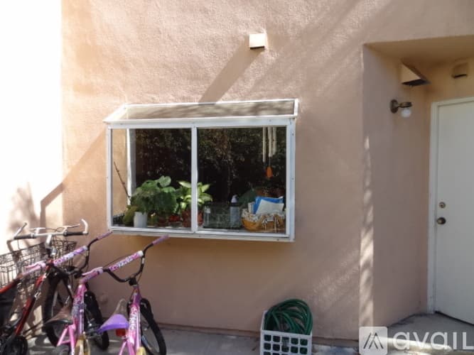 Calabasas House: 4371 Oak Glen St