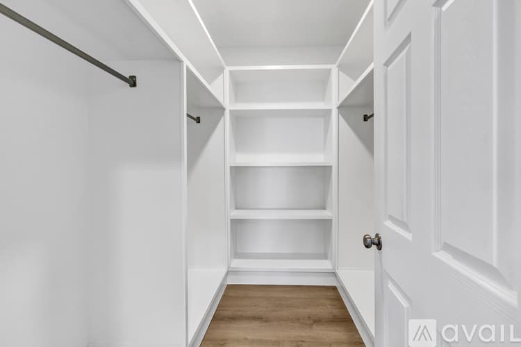 Stratford House: 59 Lenox Ave