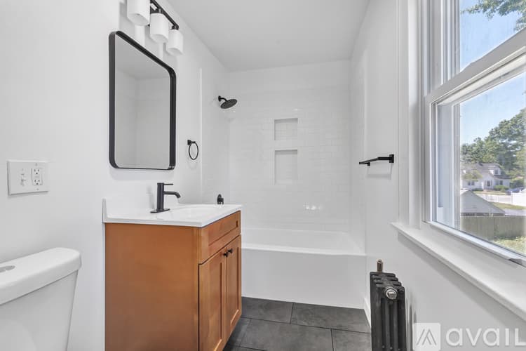Stratford House: 59 Lenox Ave