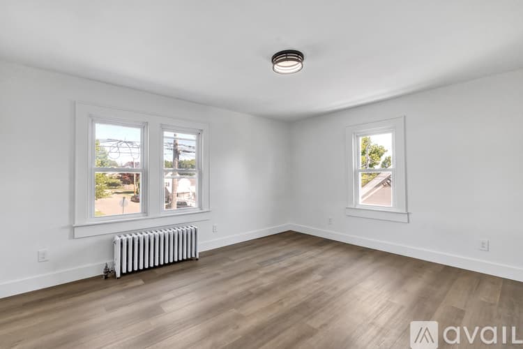 Stratford House: 59 Lenox Ave