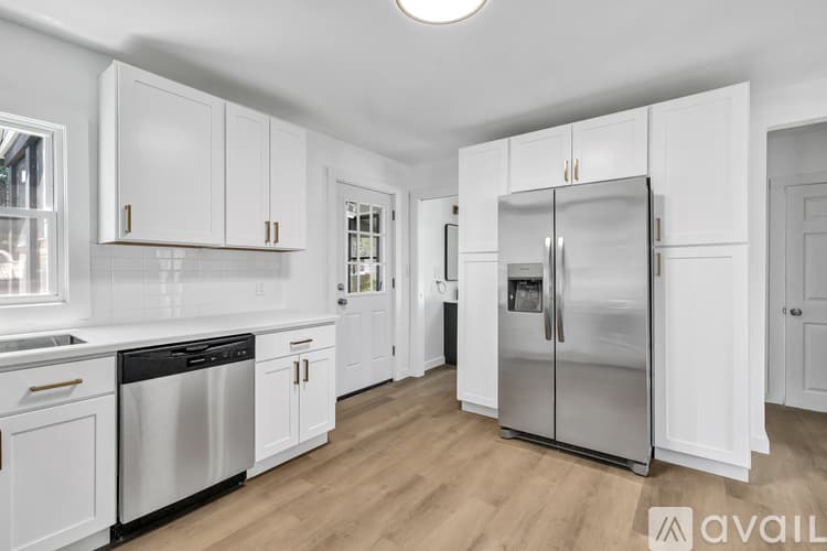 Stratford House: 59 Lenox Ave
