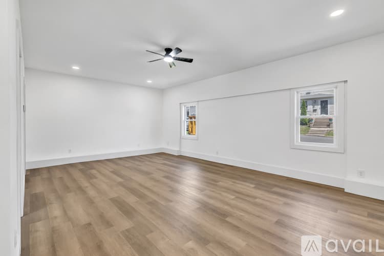 Stratford House: 59 Lenox Ave