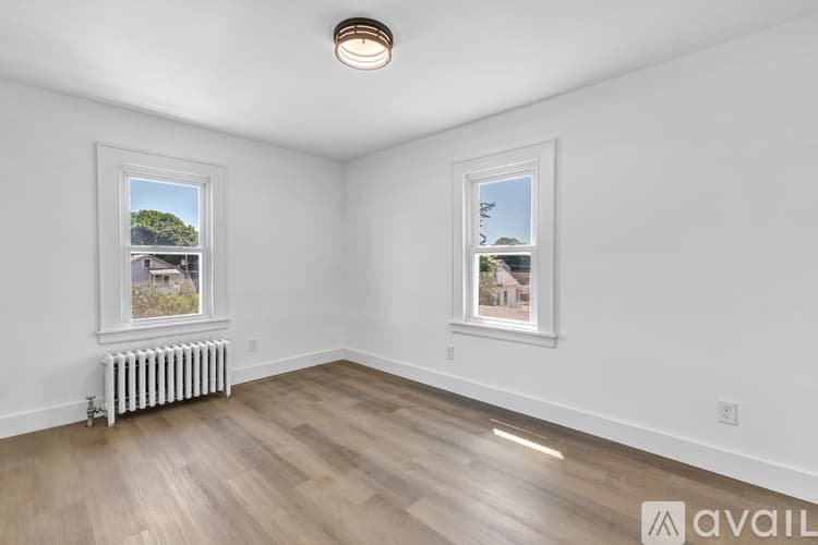 Stratford House: 59 Lenox Ave