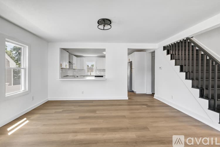 Stratford House: 59 Lenox Ave