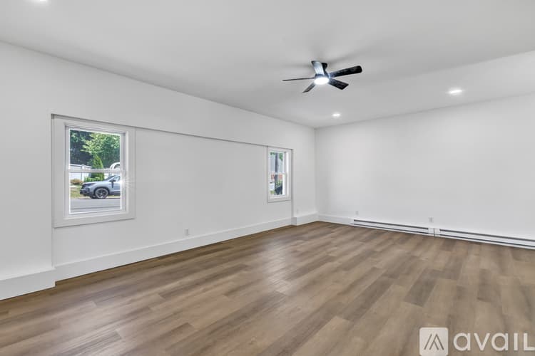 Stratford House: 59 Lenox Ave
