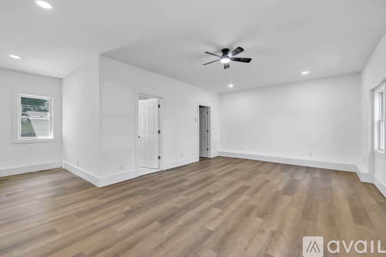 Stratford House: 59 Lenox Ave