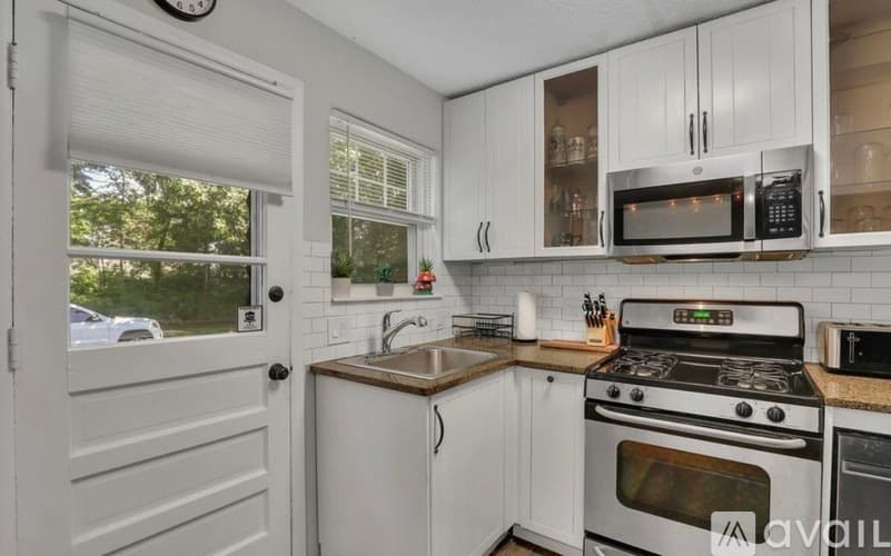 New Haven Townhome: 24 Woodward Ave