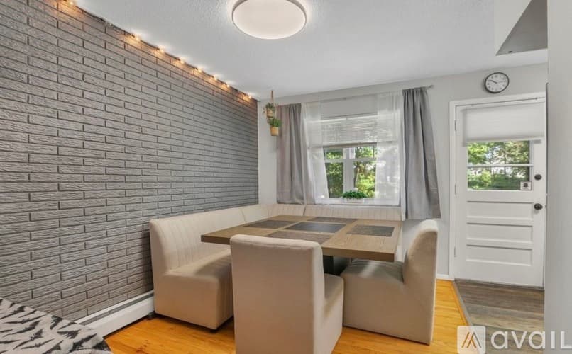 New Haven Townhome: 24 Woodward Ave