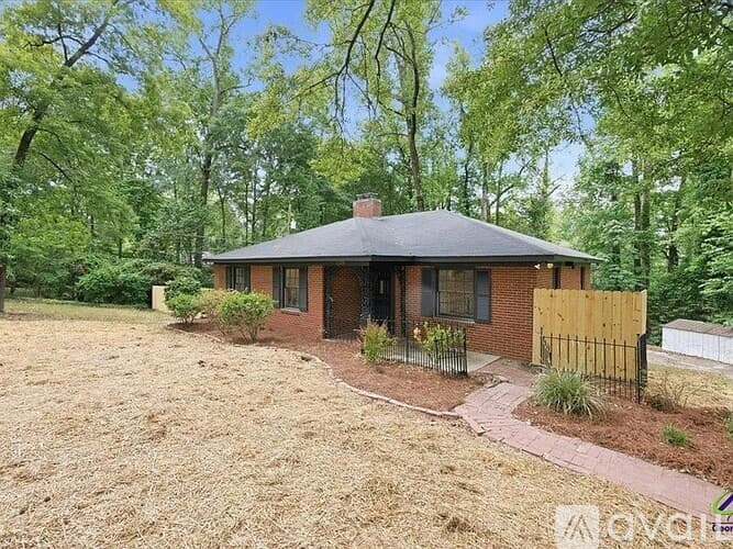 Macon House: 1320 Briarcliff Rd