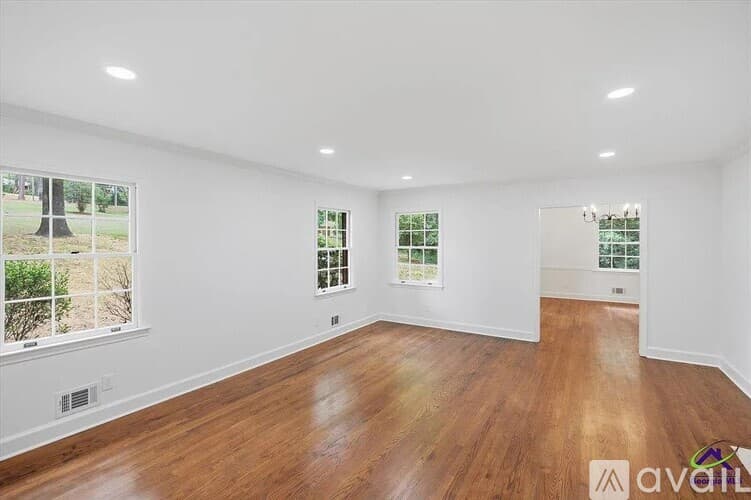 Macon House: 1320 Briarcliff Rd