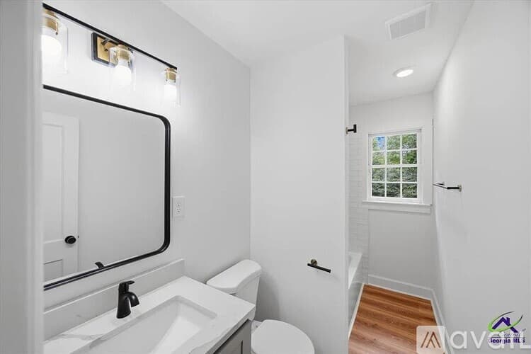 Macon House: 1320 Briarcliff Rd