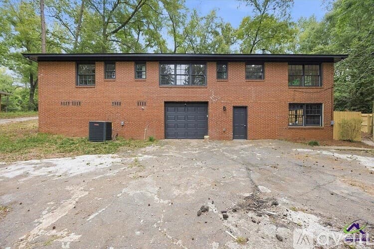 Macon House: 1320 Briarcliff Rd