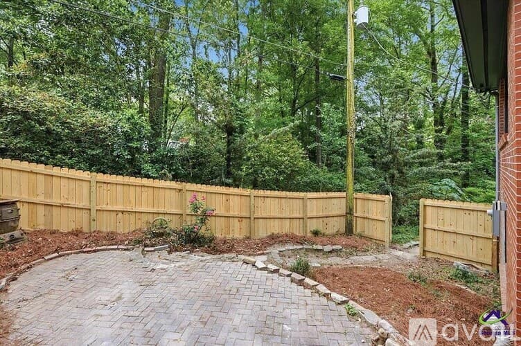 Macon House: 1320 Briarcliff Rd